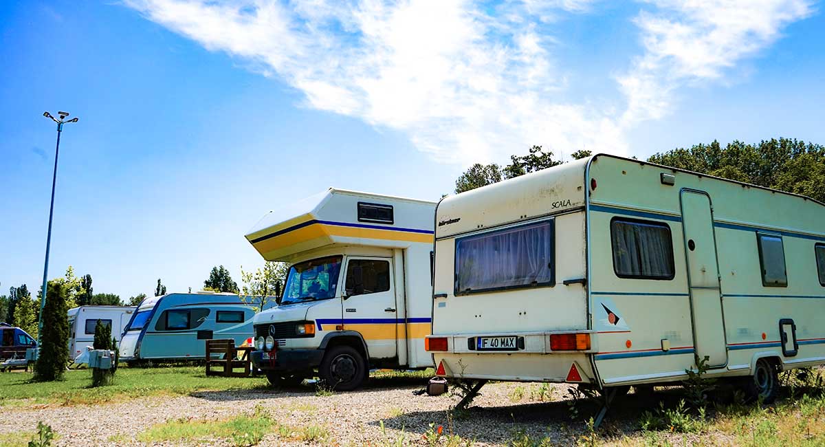 Wohnmobil oder Wohnwagen – der ultimative Vergleich: Alle Vor- und Nachteile für Weltreise & Weltenbummler