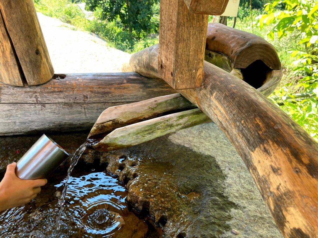 Camping in Rumänien. Wasser tanken.